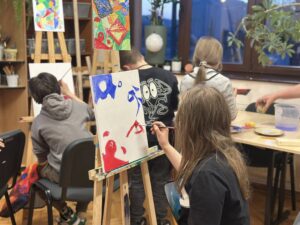 Read more about the article 🎨 Kreatywne popołudnia w GOKiS!