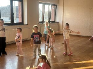 Read more about the article Zapraszamy na zajęcia taneczne! 🕺